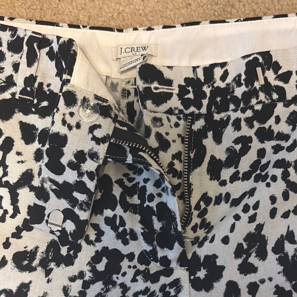 J. Crew 3.5" Black and White Patterned Linen Women's Shorts - Picture 6 of 6